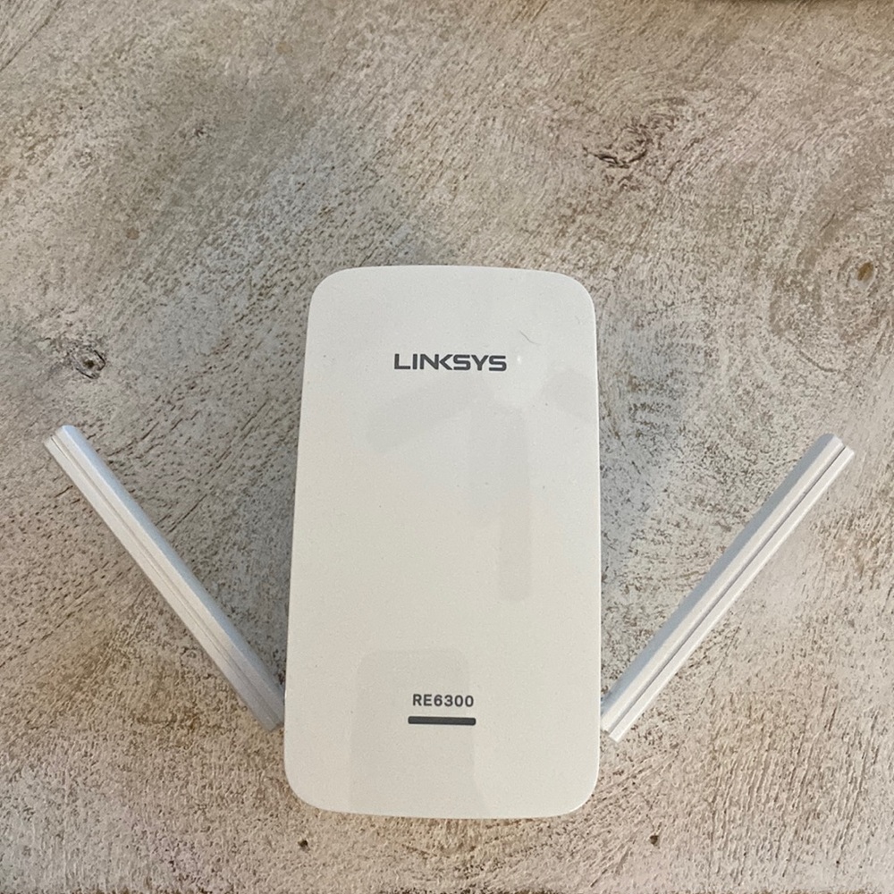 Linksys RE6300 WiFi range booster